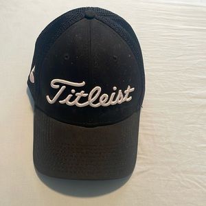 Titleist men’s golf hat
